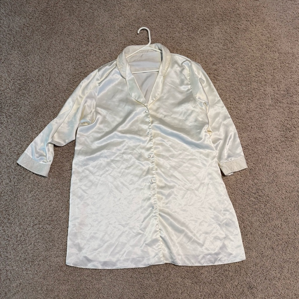 Elegant Vintage Cream Silky Robe / Sleepshirt